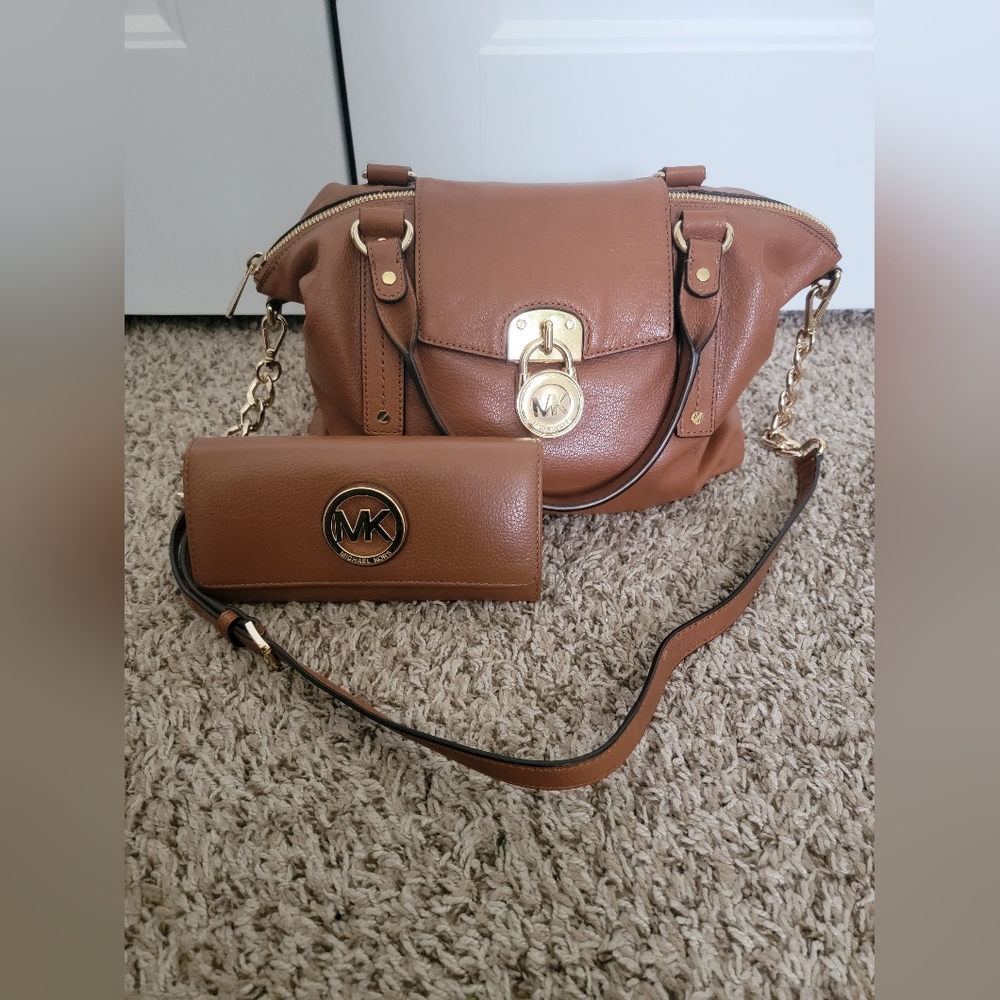 (SOLD) Michael Kors Hamilton Slouch Satchel Bag With Matching Wallet